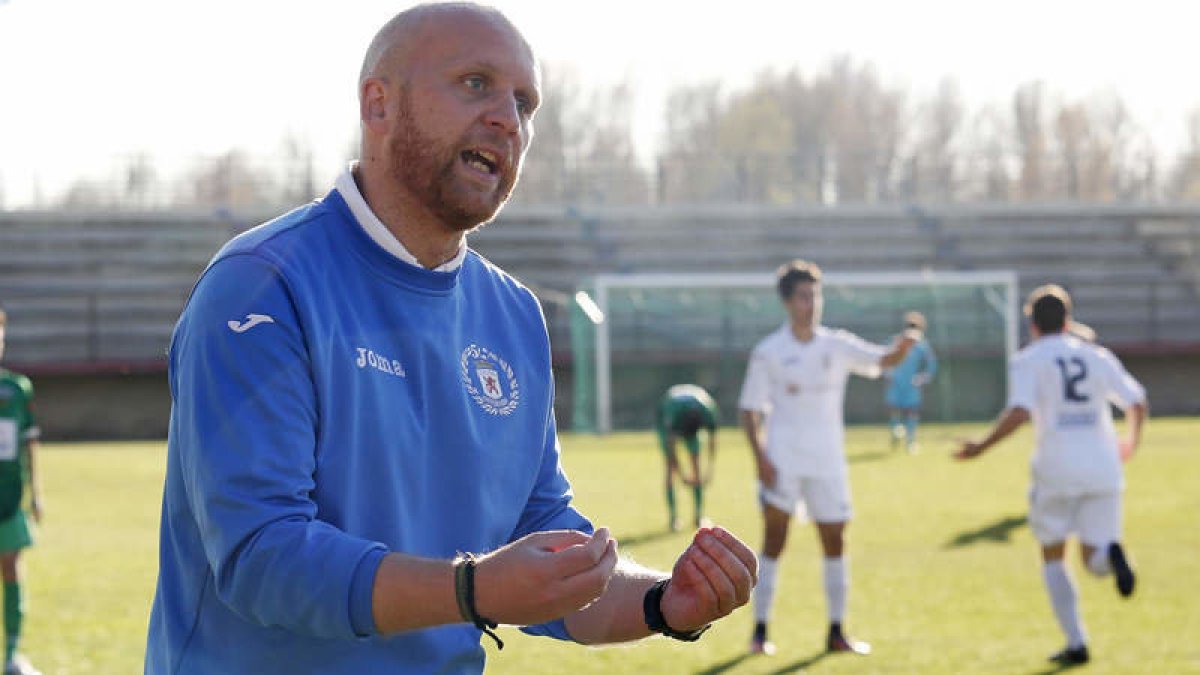 Adrián Benavides, es el mejor colocado. FERNANDO OTERO