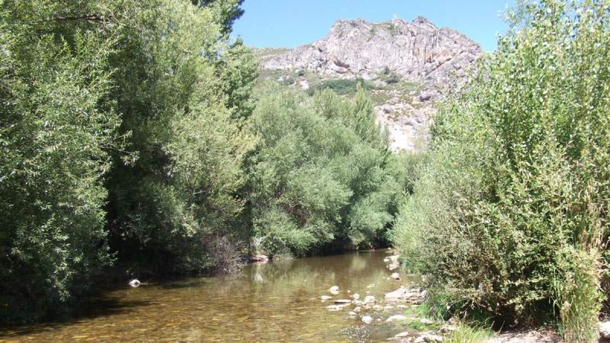 Santa Lucía de Gordón. Río Bernesga. «Los ríos son referencia inevitable de la infancia y, por tanto, de la memoria».