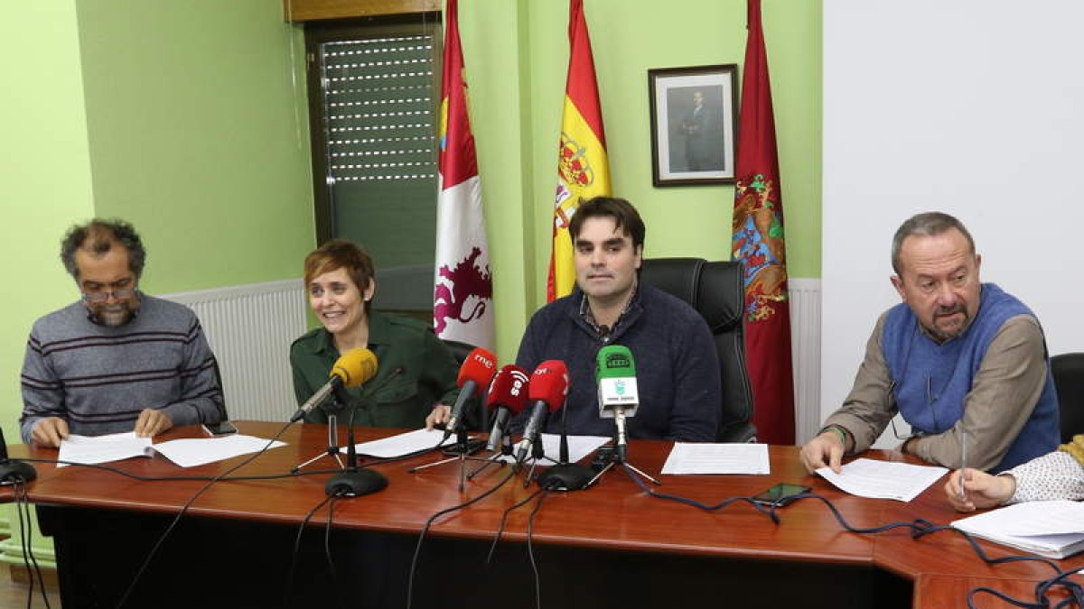 El alcalde, junto a otros miembros del equipo de gobierno. LDLM