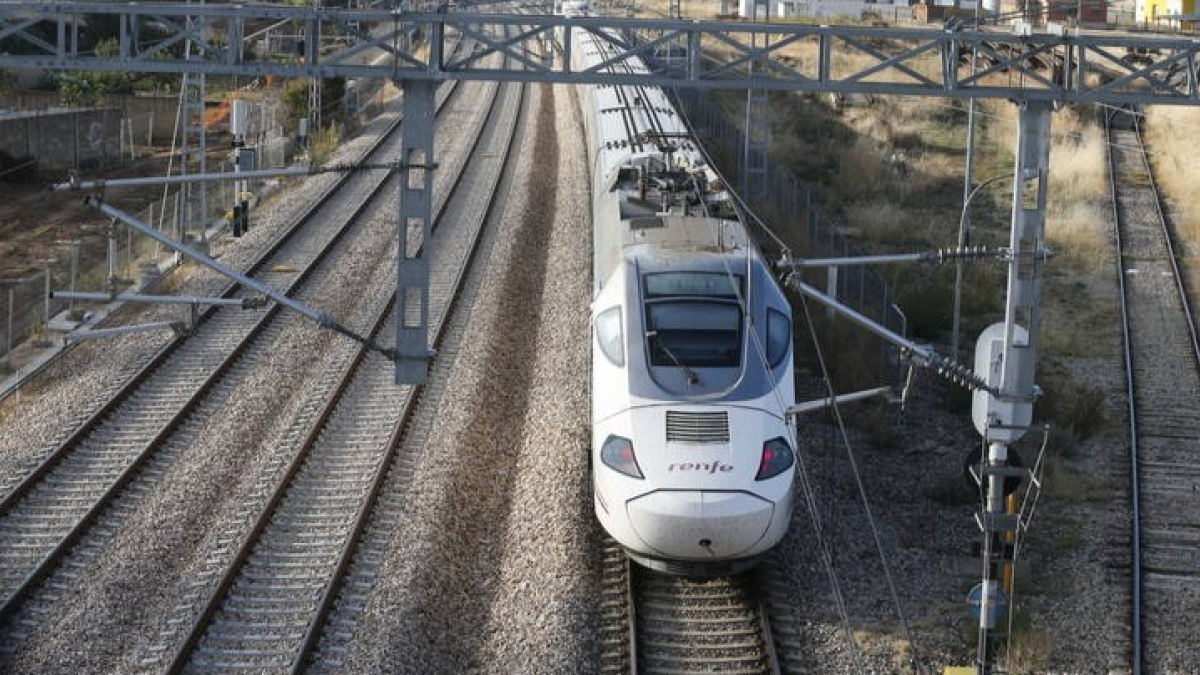 Uno de los trenes Alvia que circulan entre Gijón y León. RAMIRO
