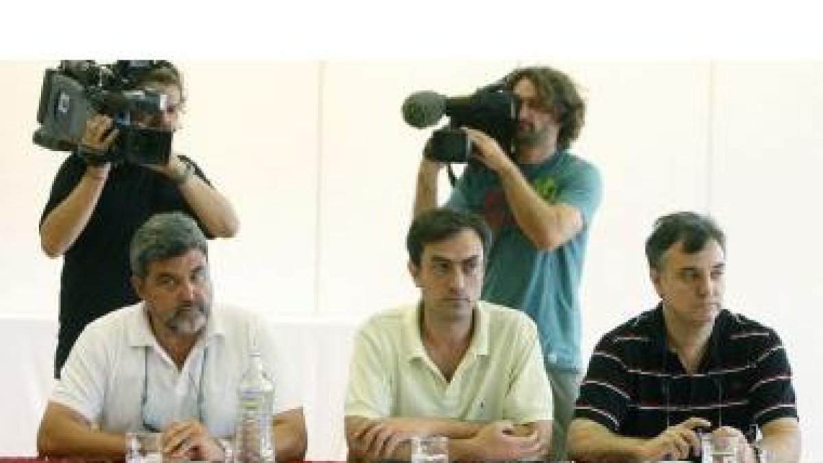 Tres miembros del comité ejecutivo de la Unión Sindical de Controladores Aéreos (USCA).