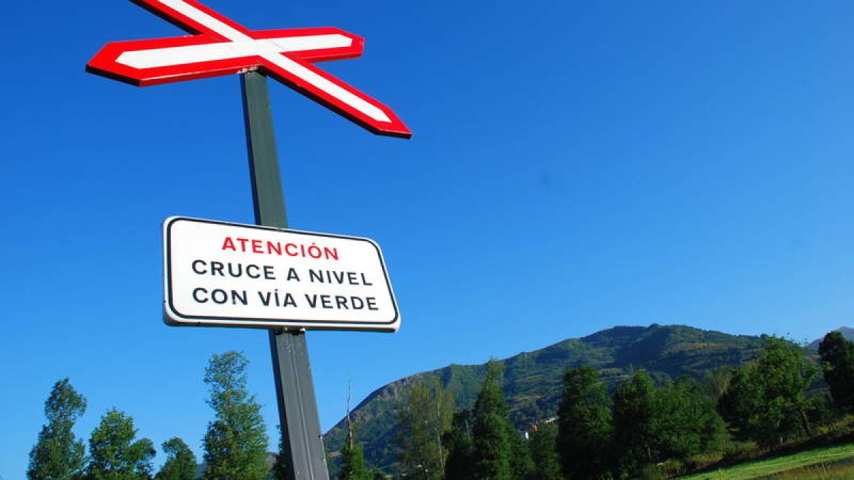 La Vía Verde de Laciana recorre el antiguo trazado minero ferroviario.