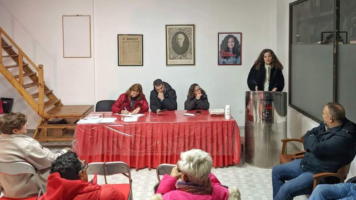 La actual alcaldesa en su intervención en la asamblea. DL