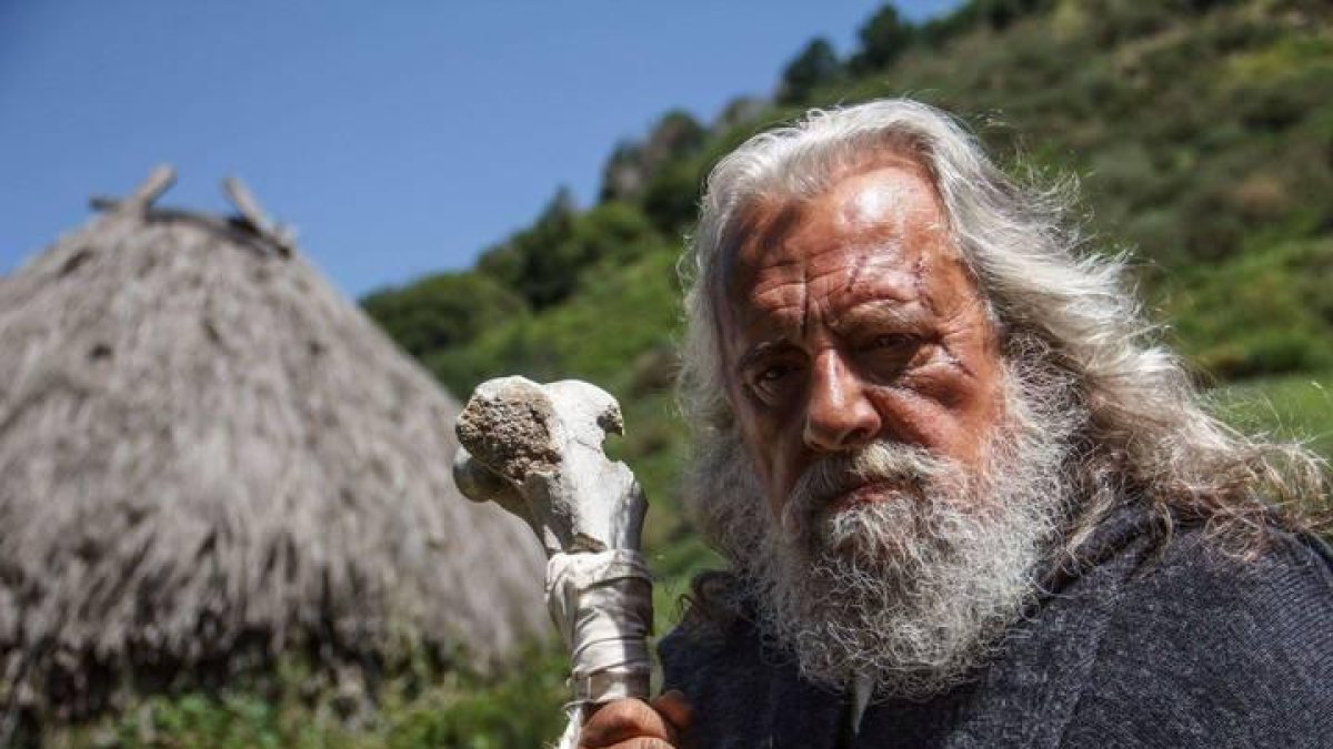eL ACTOR fERNANDO mARROT ENCARNA AL LÍDER ESPIRITUAL DE LOS ASTURES