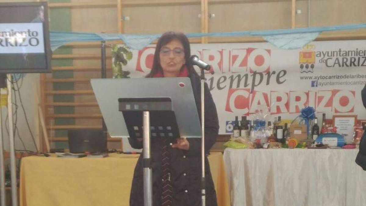 María Ángeles Luengo fue la encargada de inaugurar la muestra. DL