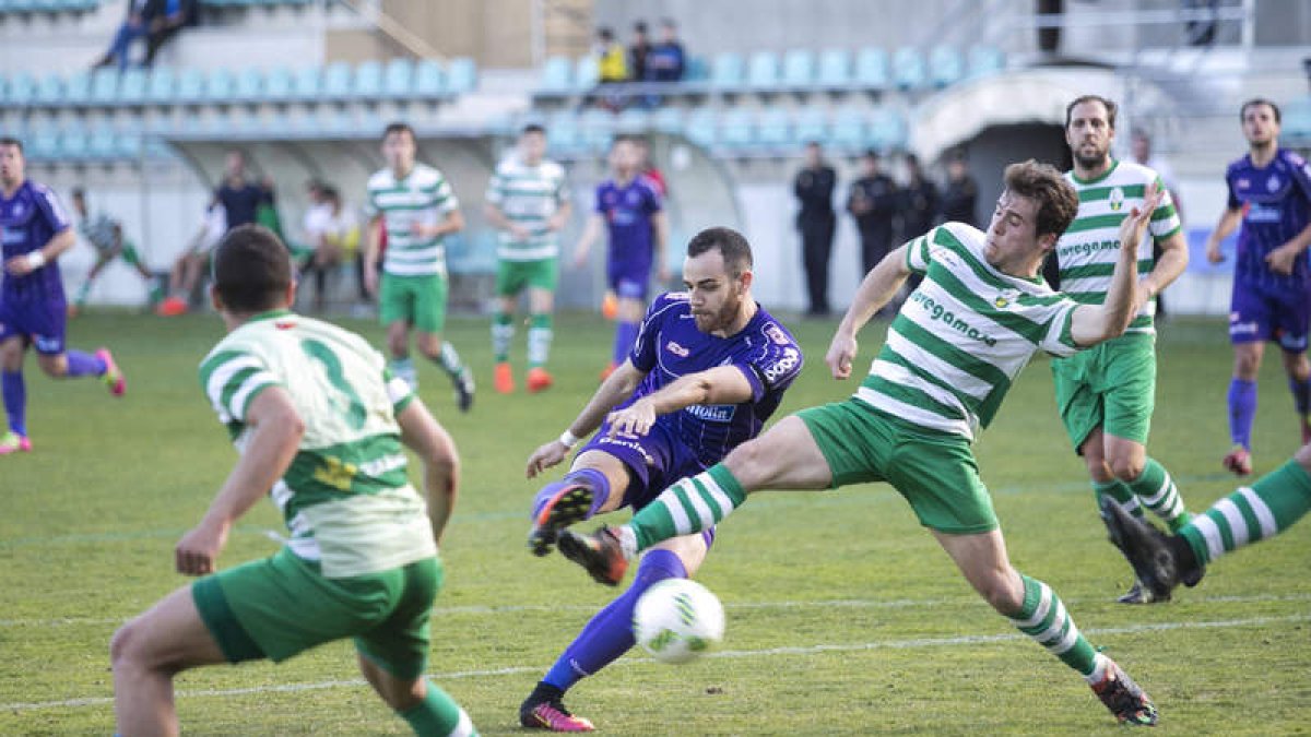 El equipo virginiano acabó cediendo en Palencia. ÓSCAR NAVARRO