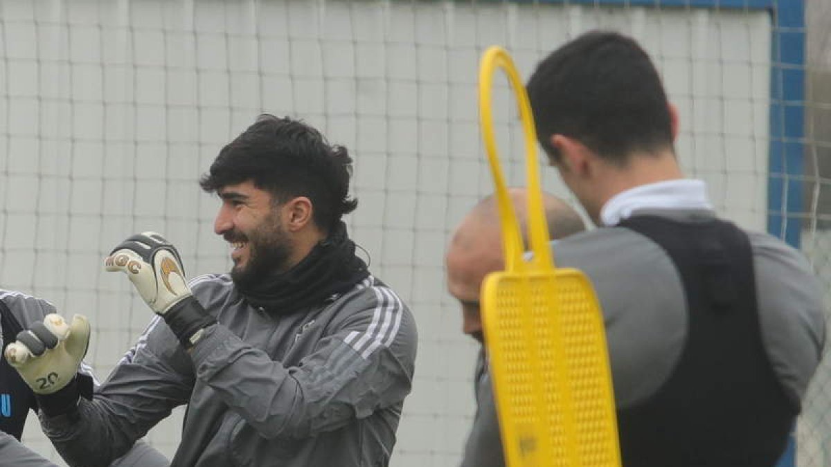 Amir Abedzadeh se incorporó ayer a los entrenamientos de la Deportiva junto a Lucho García y Giorgi Makaridze. L. DE LA MATA