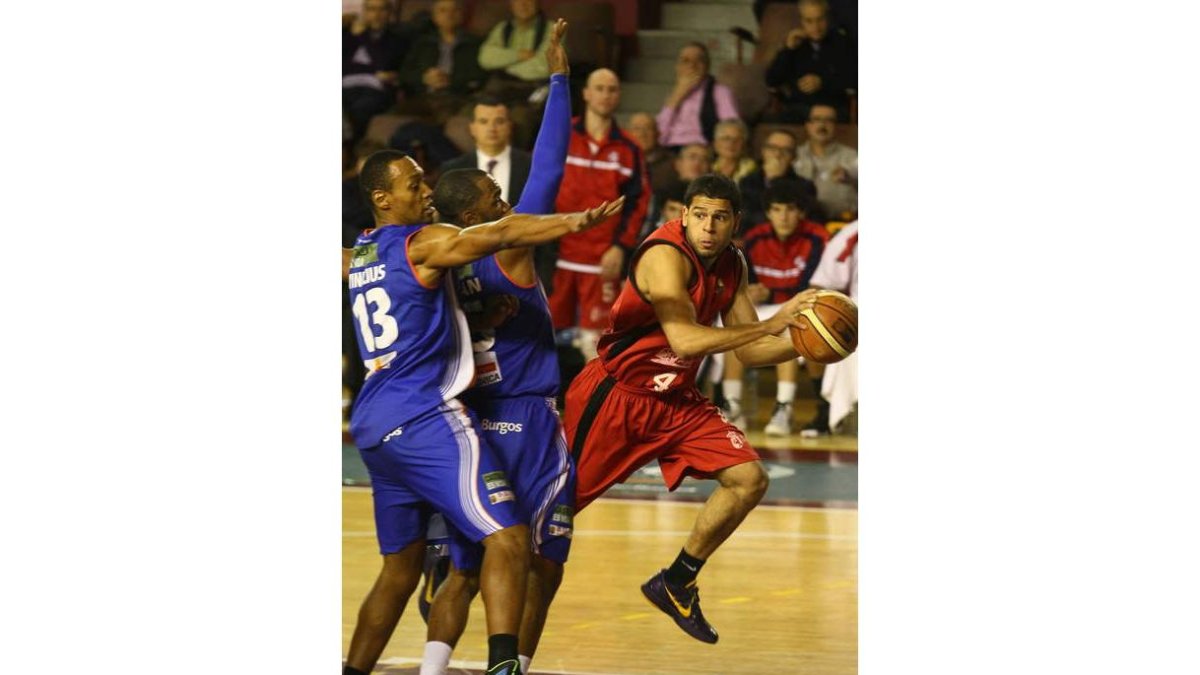 Último duelo entre Baloncesto León y Burgos en el Palacio.