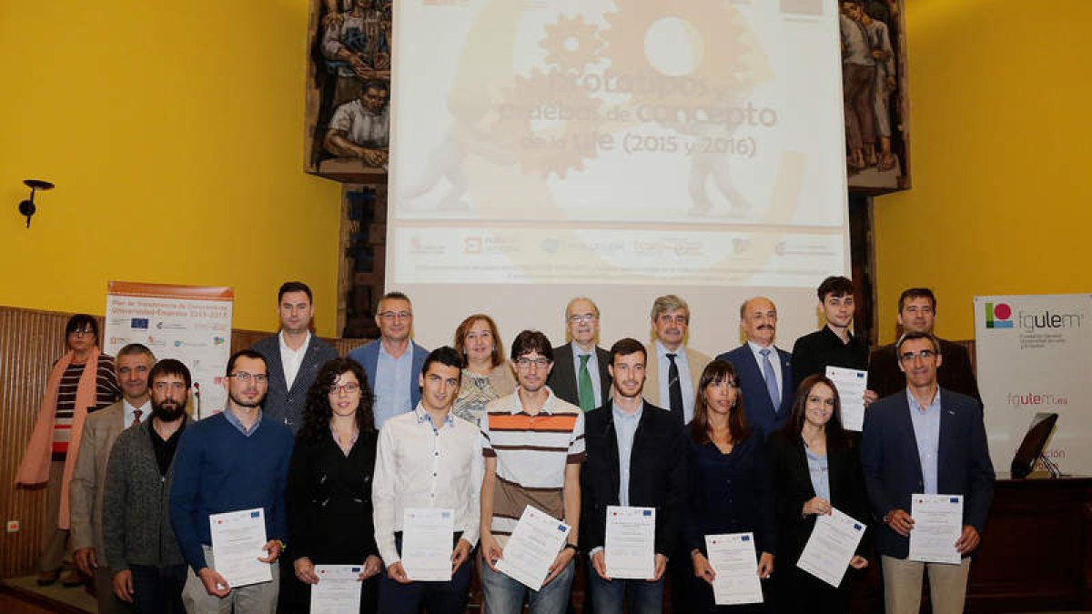 Los premiados, ayer en la entrega. SECUNDINO PÉREZ