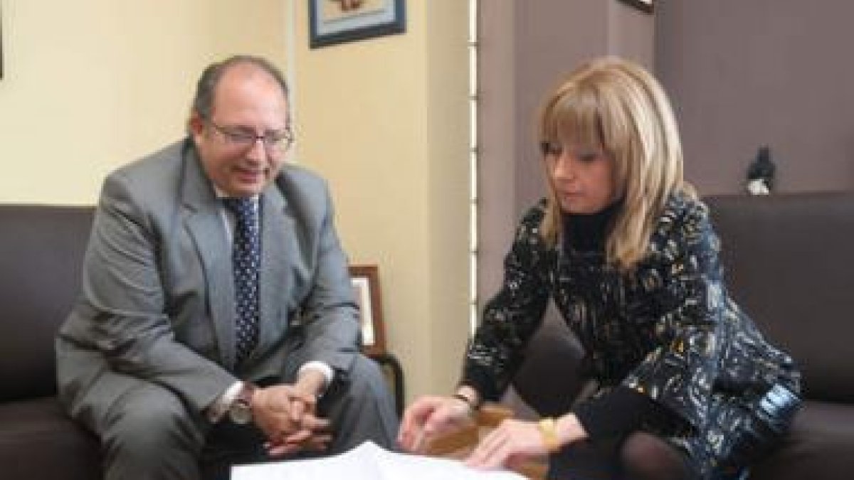 Eduardo Fernández acudió al Ayuntamiento de San Andrés para reunirse con María Eugenia Gancedo