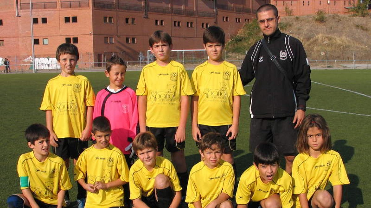 Formación del Cuatrovientos que milita en benajmines.