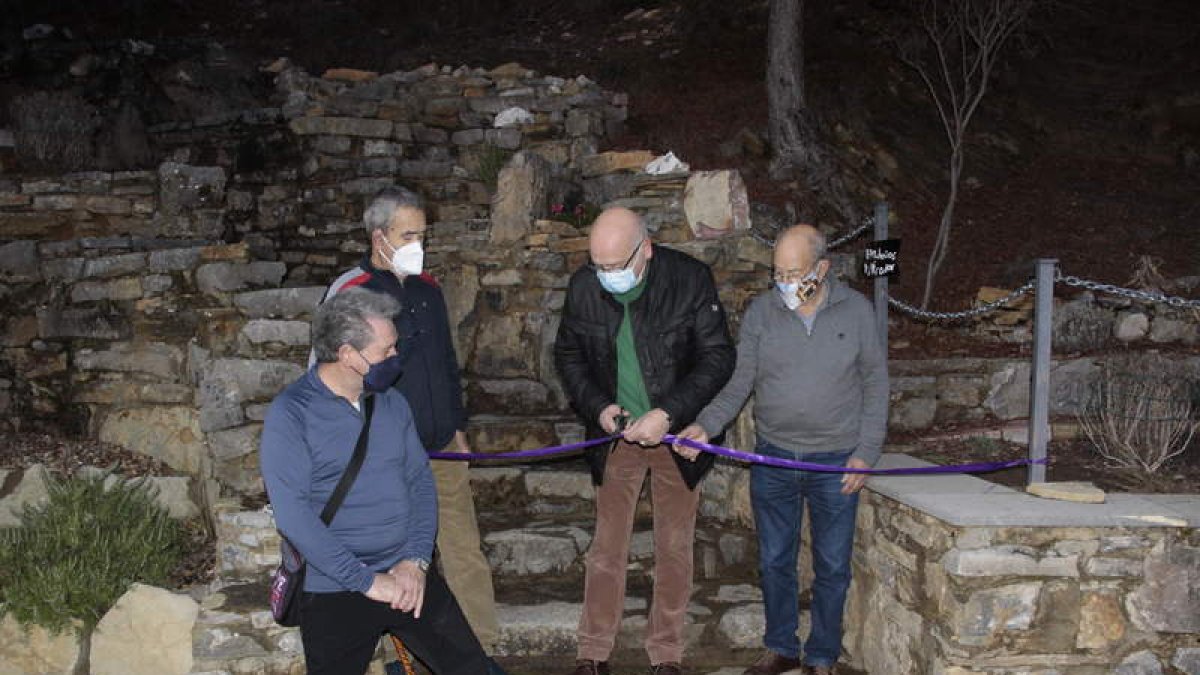 Momento de la inauguración de la nueva escalinata. CAMPOS