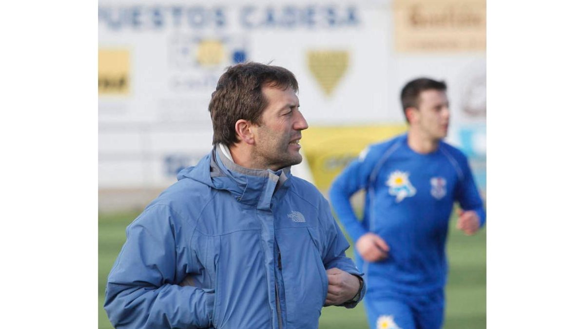 Valiño ya no dirigirá al equipo trepalense tras el cese decretado por la junta directiva del club.