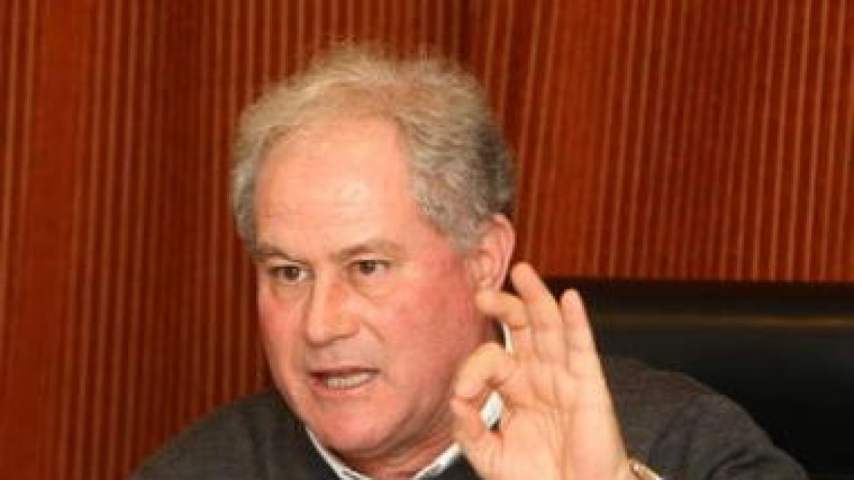 El candidato socialista Demetrio Alfonso Canedo, actual alcalde de Fabero.