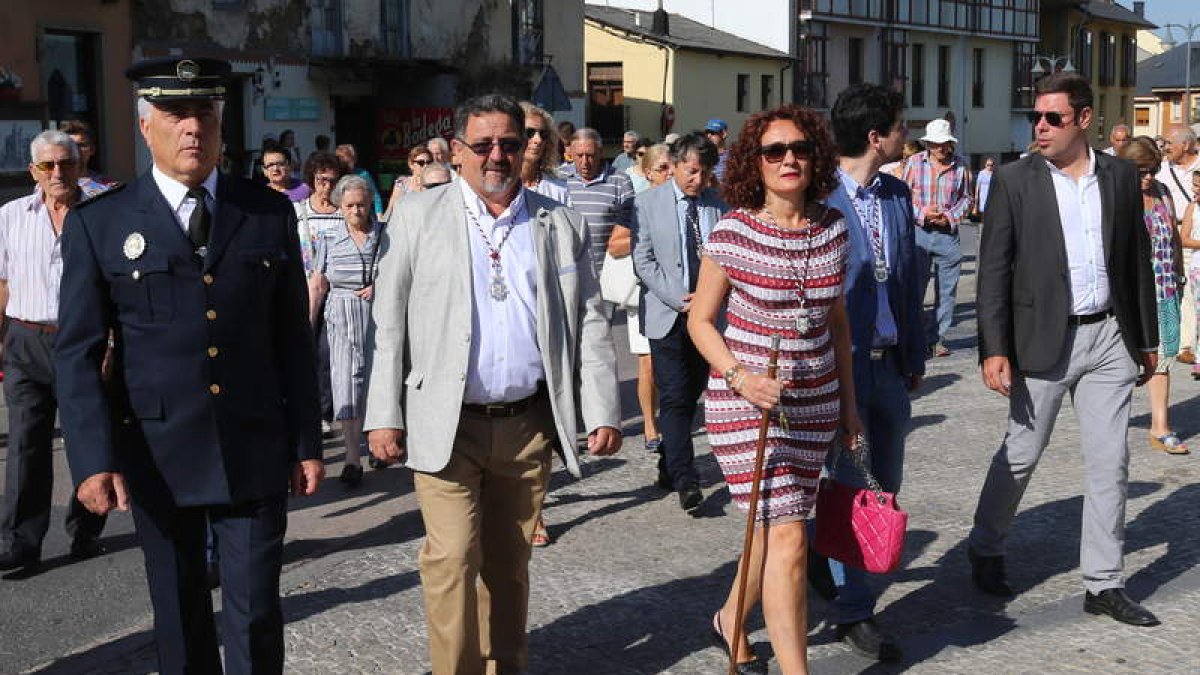 Las autoridades también cumplieron con la tradición. L. DE LA MATA