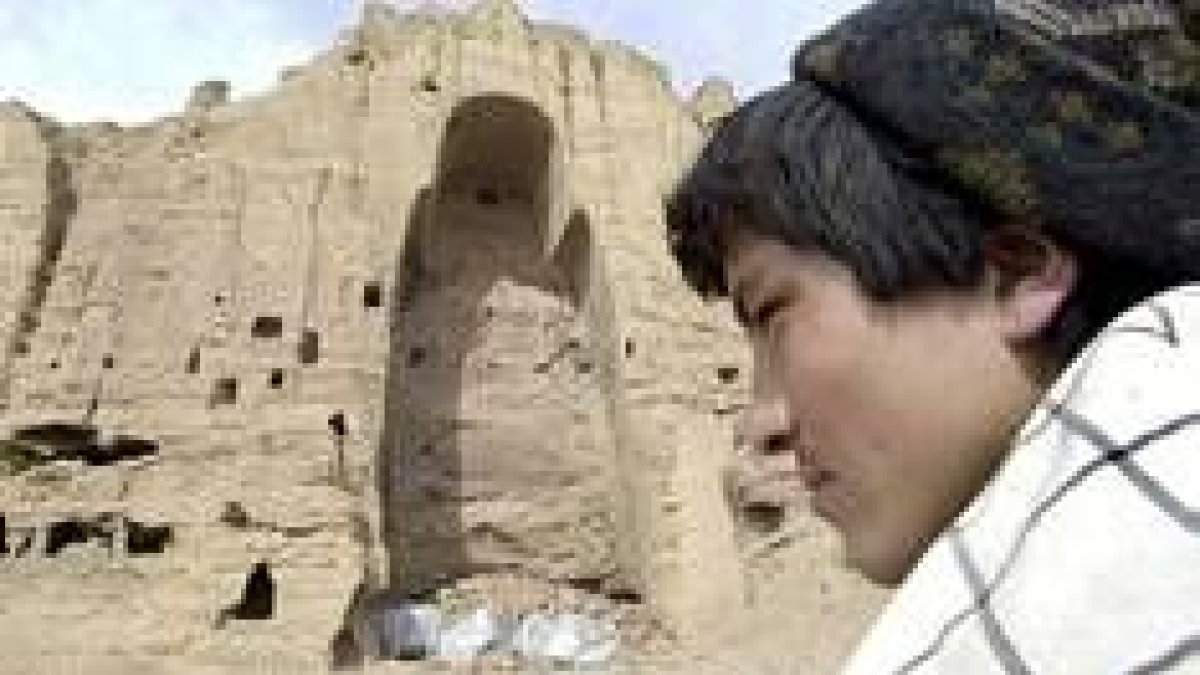 Hueco sobre la montaña que ocupaba uno de los budas que fueron destruidos por los talibanes