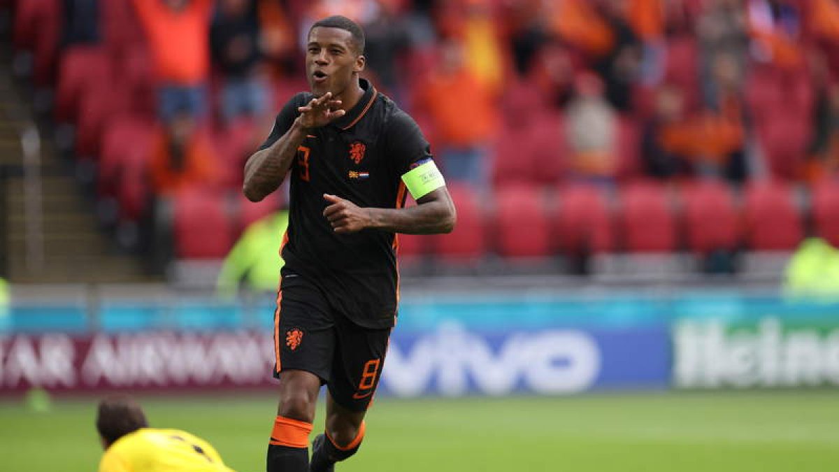 Wijnaldum sentencia a Macedonia. KENZO TRIBOUILLARD
