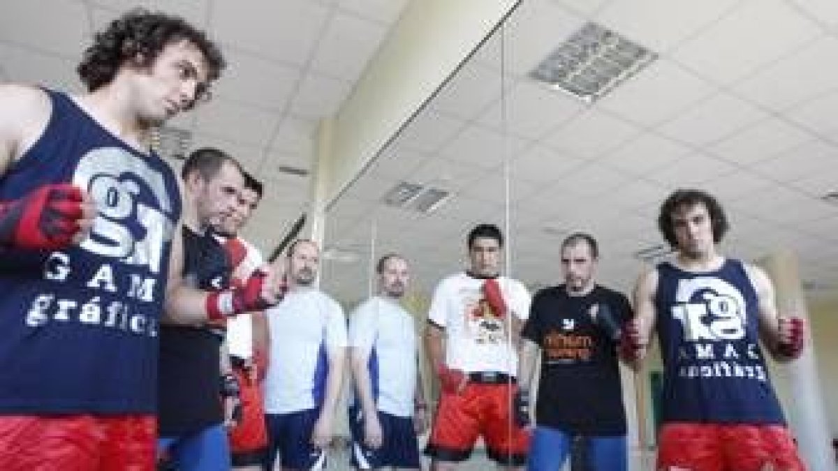 Moreira con otros púgiles del León Gym