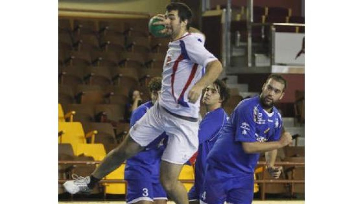 El ataque del filial fue ayer imparable para la defensa rival.