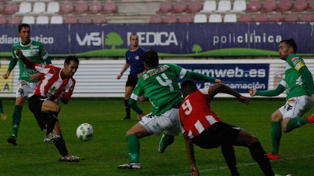 El equipo rojiblanco acabó con la condición de invicto del maragato esta temporada. LA OPINIÓN DE ZAMORA