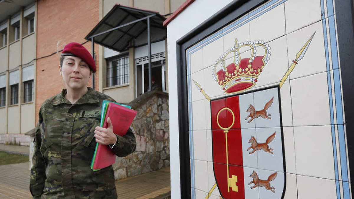 María Herrero compagina sus estudios de ADE con su trabajo en el Ejército. JESÚS F. SALVADORES