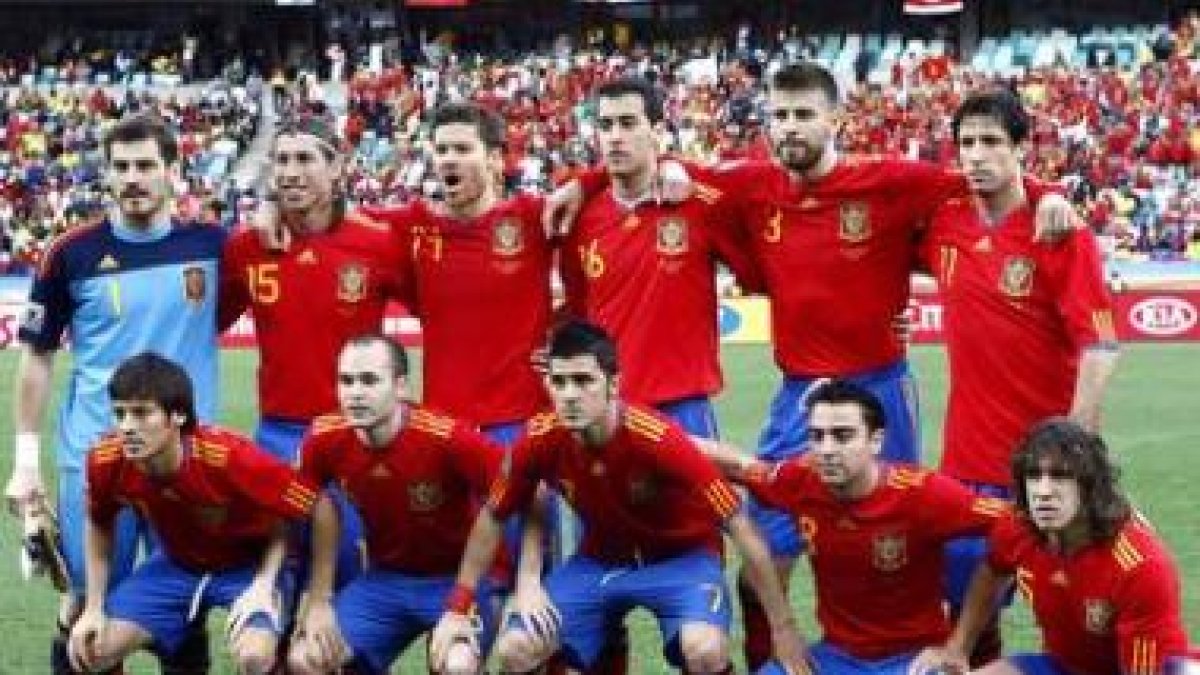 Casillas, Busquets, Iniesta, Xavi y Piqué, en el once ideal.