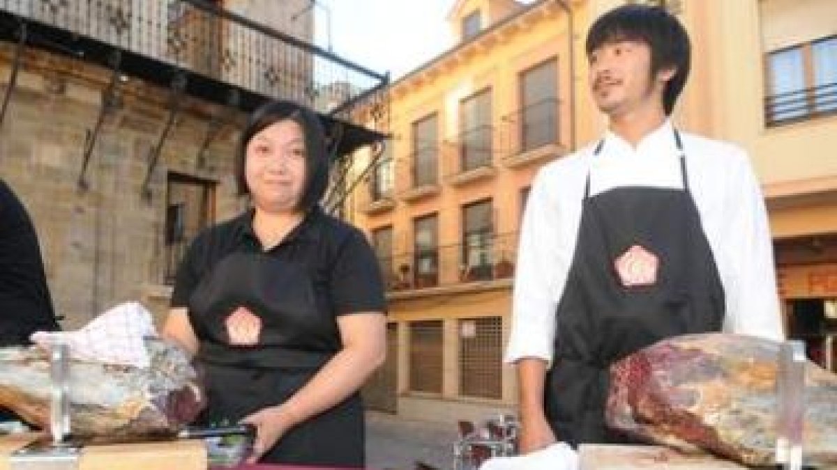 Takako Kimura y Takeshi Okayama, durante el concurso de corte.