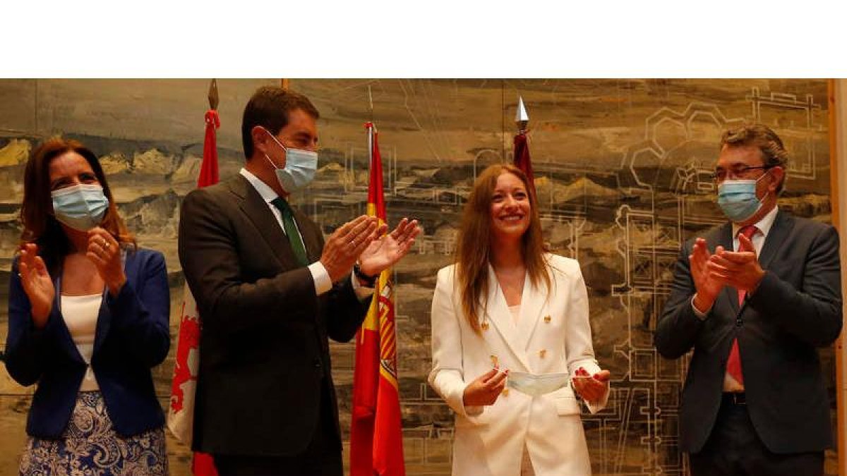 Ana Carlota Amigo, Ángel Ibáñez, Ester Muñoz y Juan Martínez Majo, ayer en la Junta. FERNANDO OTERO