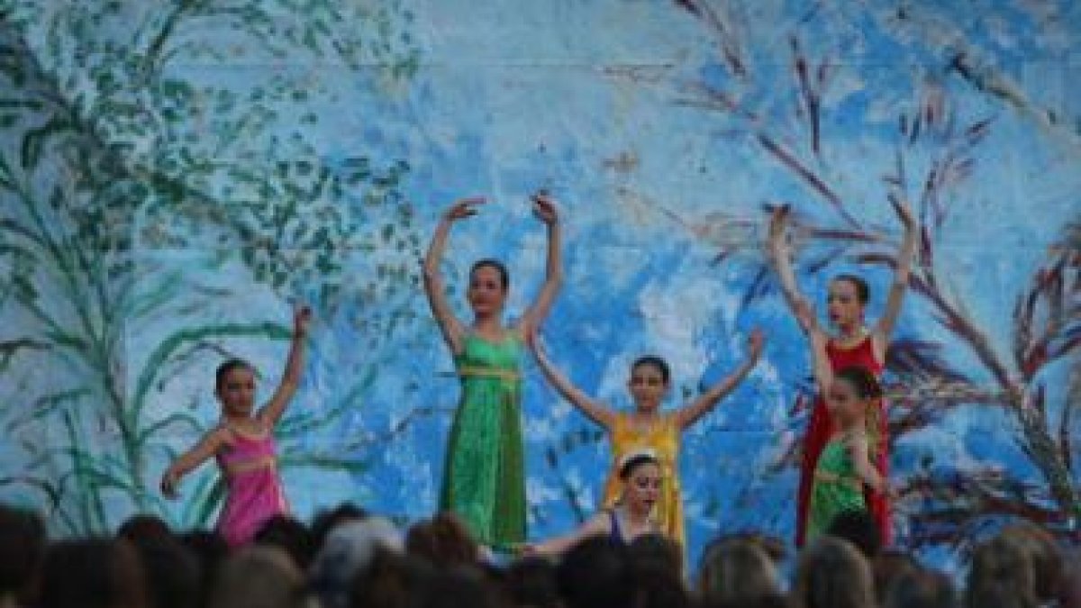Imagen de archivo de alumnas de la Escuela de Danza.