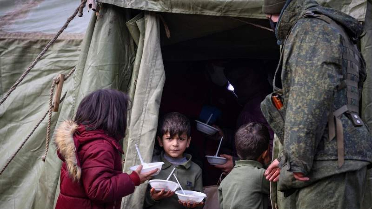 Imagen de un grupo de niños migrantes. STR