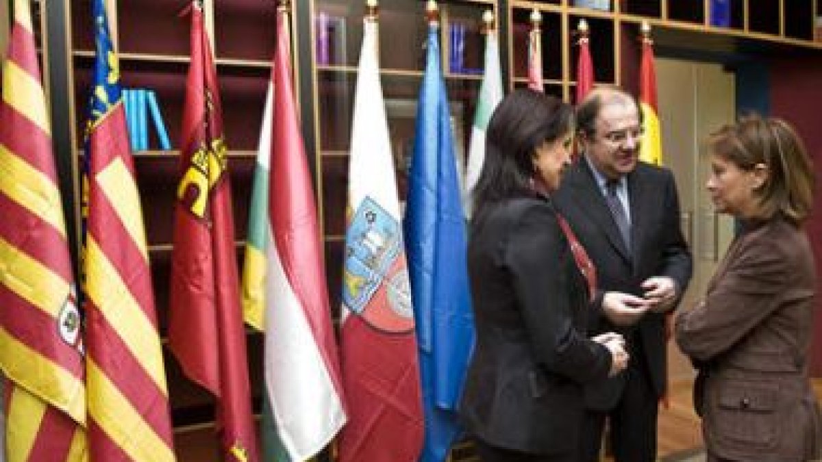 Silvia Clemente, Juan Vicente Herrera y Elena Espinosa, poco antes de la reunión de la sectorial en