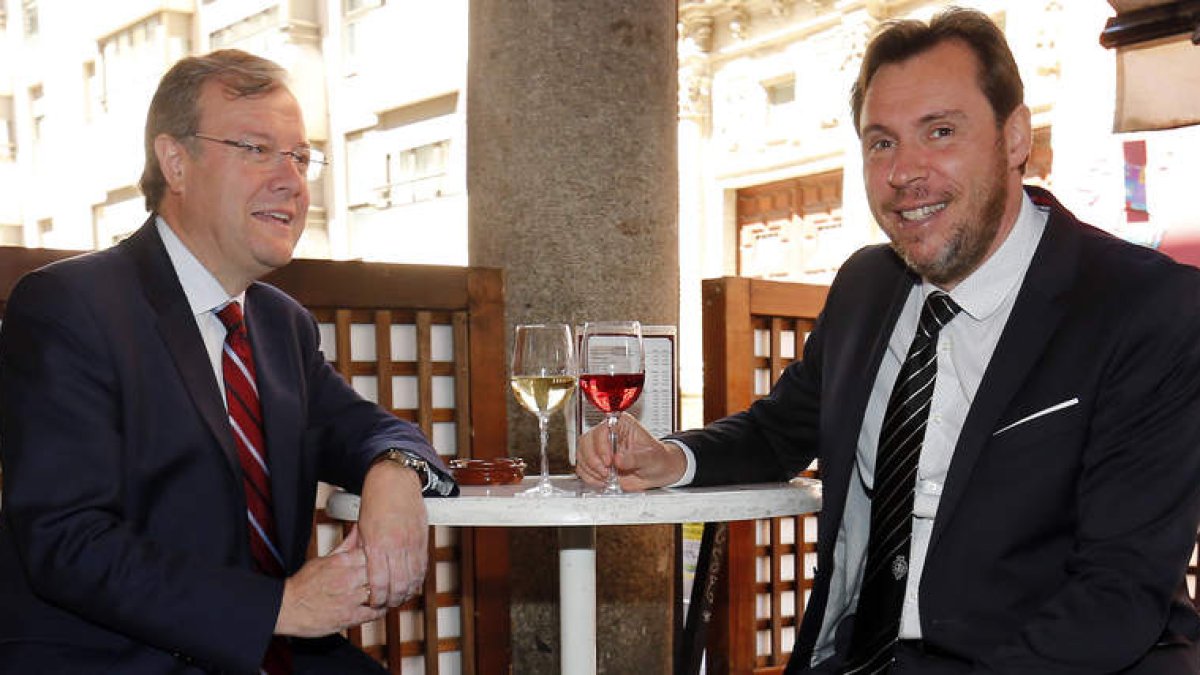 Silván y Puente, durante la visita de cortesía del alcalde de León a Valladolid en 2016. RAMIRO