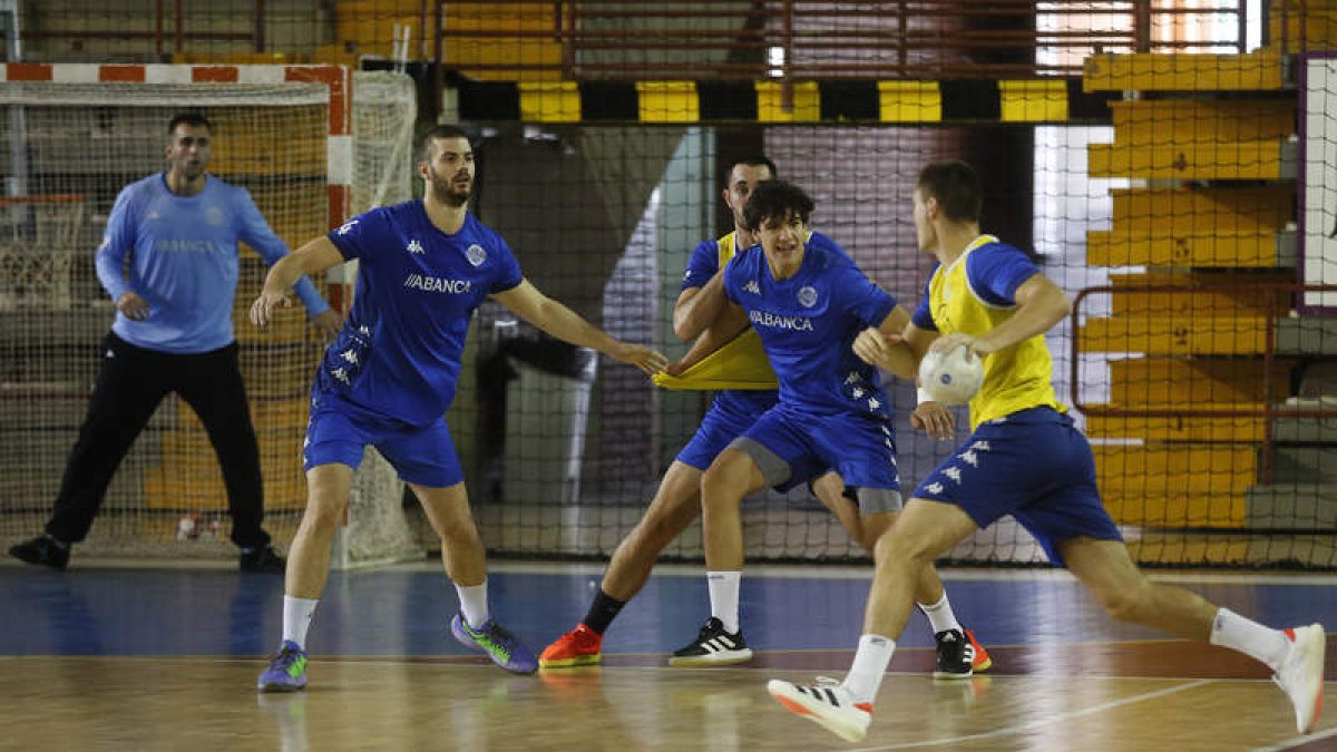El Abanca Ademar disputará el sábado la Supercopa de España frente al Barcelona. FERNANDO OTERO