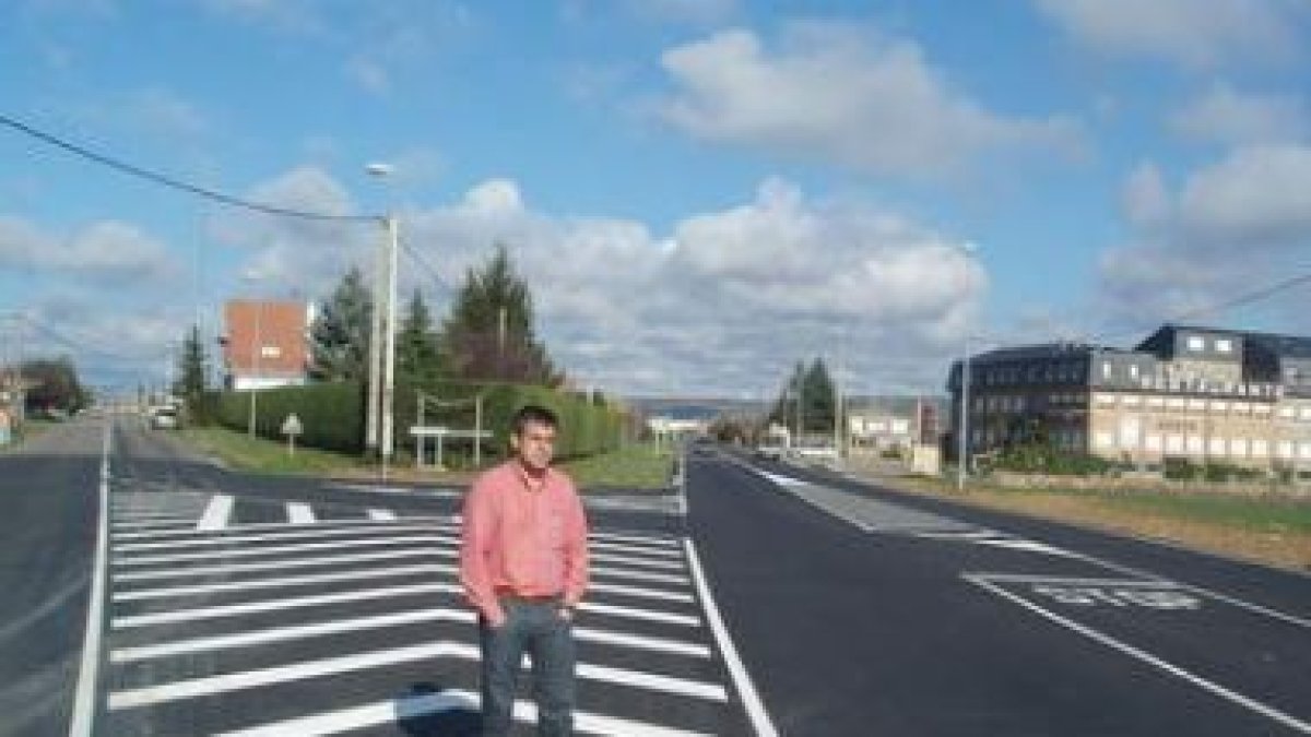 Jesús García Flórez, ayer en el cruce del Caminón.