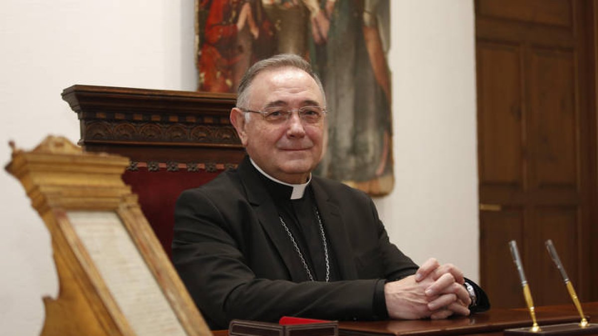 Entrevista con el Obispo de León, Luis Ángel de las Heras. F. Otero Perandones.