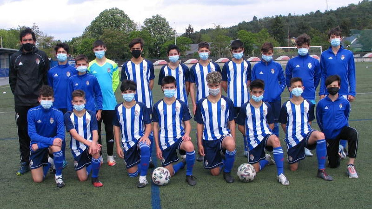 Formación de la Ponferradina que milita en la 1.ª División Regional Cadete. M. MACÍAS