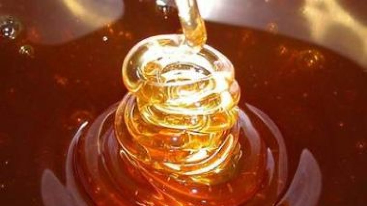 La jalea real es rica en vitaminas del grupo B.