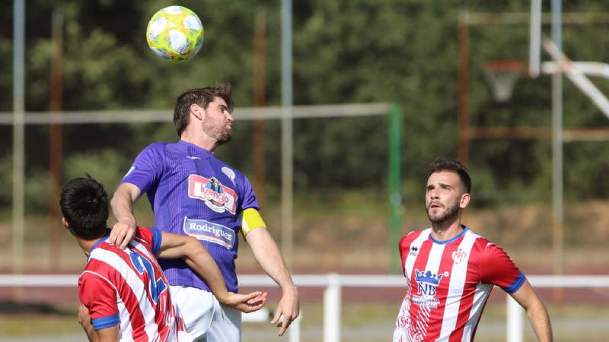 Atlético Bembibre y La Bañeza continúan en Tercera Dvisión.