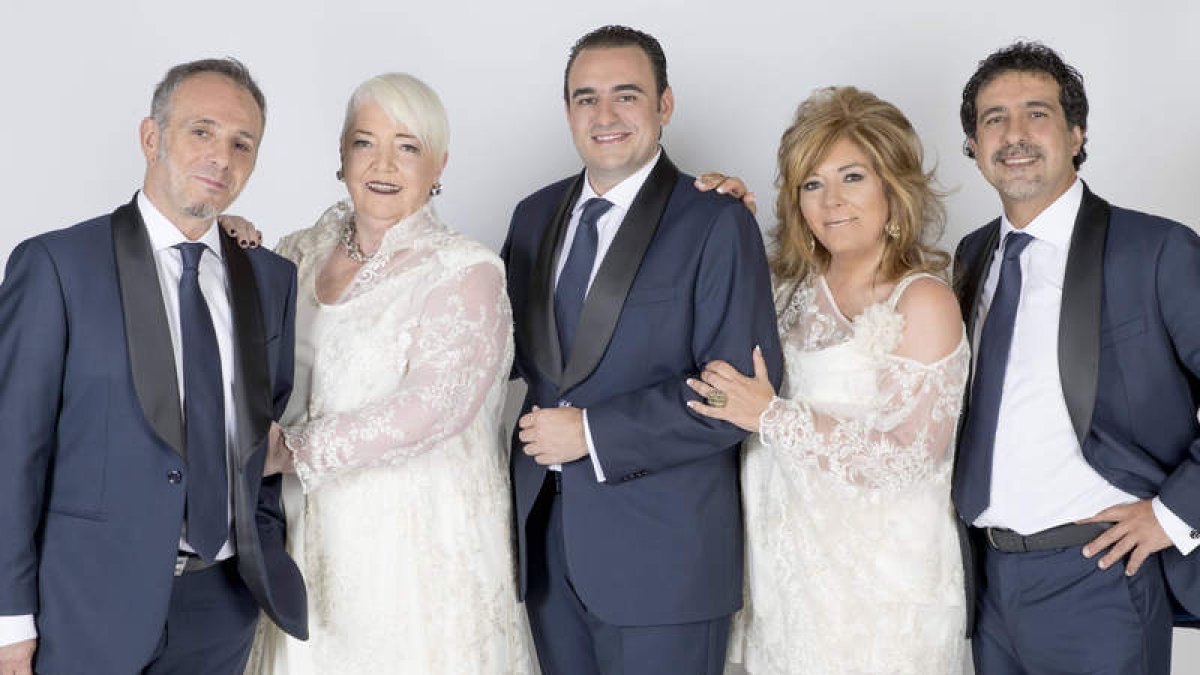 La formación actual de Mocedades, con José Miguel González en el medio. DL