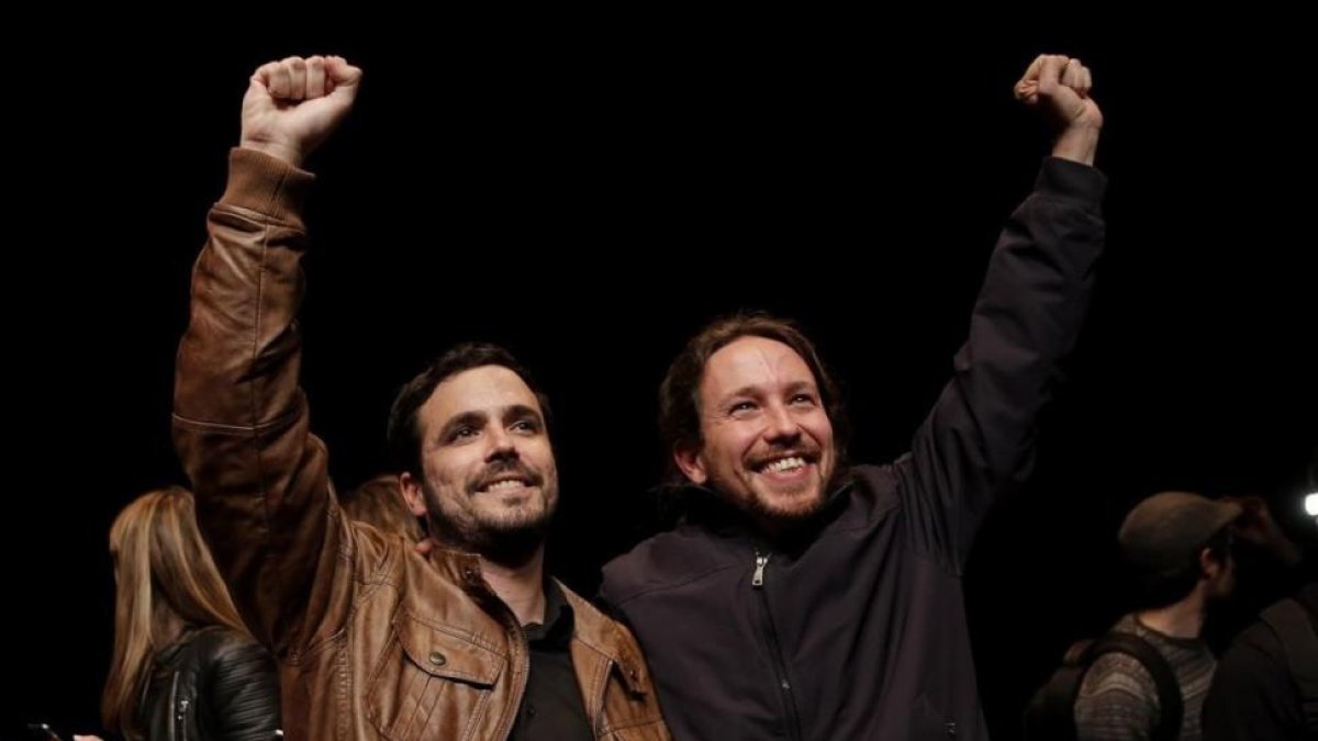 Iglesias y Garzón presentan el acuerdo en la Sala Mirador, en el barrio de Lavapiés (Madrid).