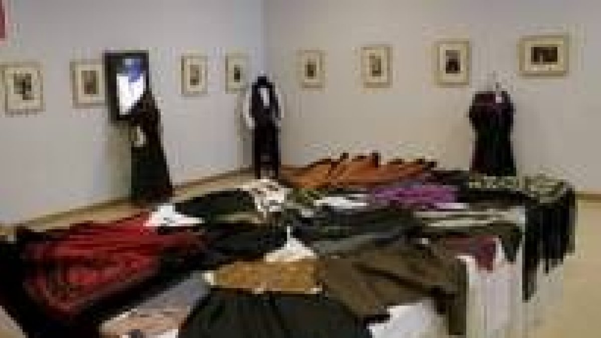 La exposición muestra los trajes de generaciones anteriores