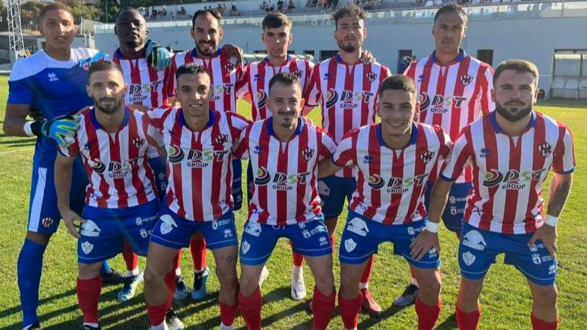 El Atlético Bembibre se impuso al Zamora CF en su último partido de pretemporada. TWITTER AT, BEMBIBRE