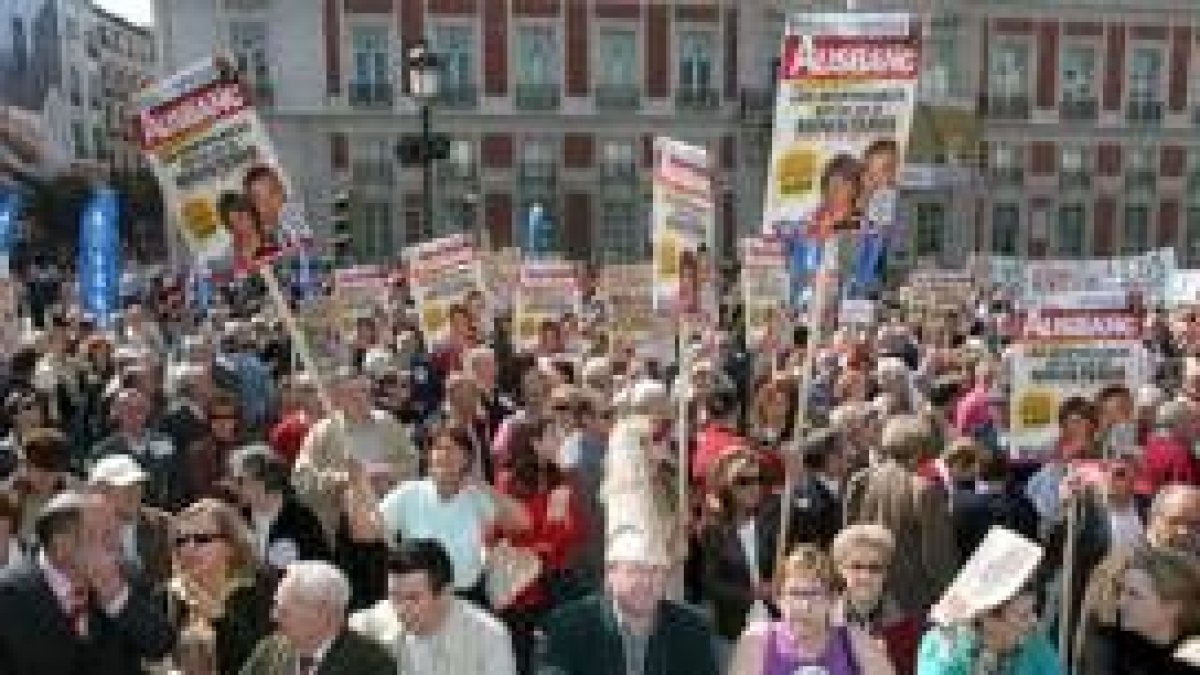 Concentración en la Puerta del Sol de los afectados por la estafa