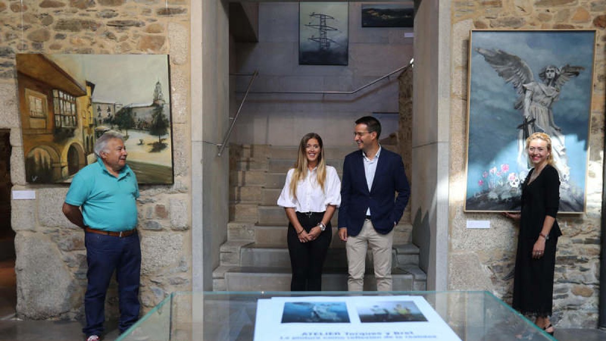 Los pintores Torques y Bret junto con la concejala de Juventud y el director de Museo. ANA F. BARREDO.