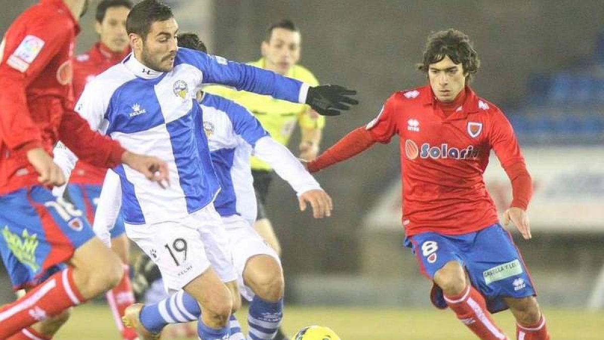 Víctor Andrés, a la derecha, ficha por la Cultural procedente del Numancia