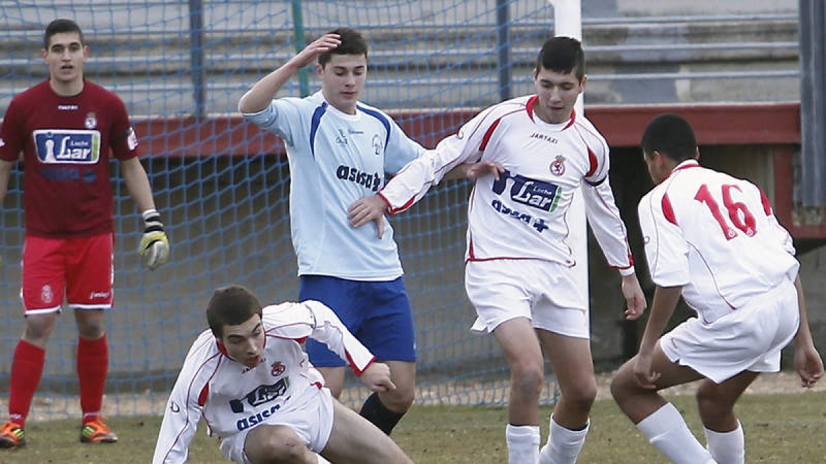 El equipo leonés se repuso del gol en frío de los abulenses y terminó remontando.