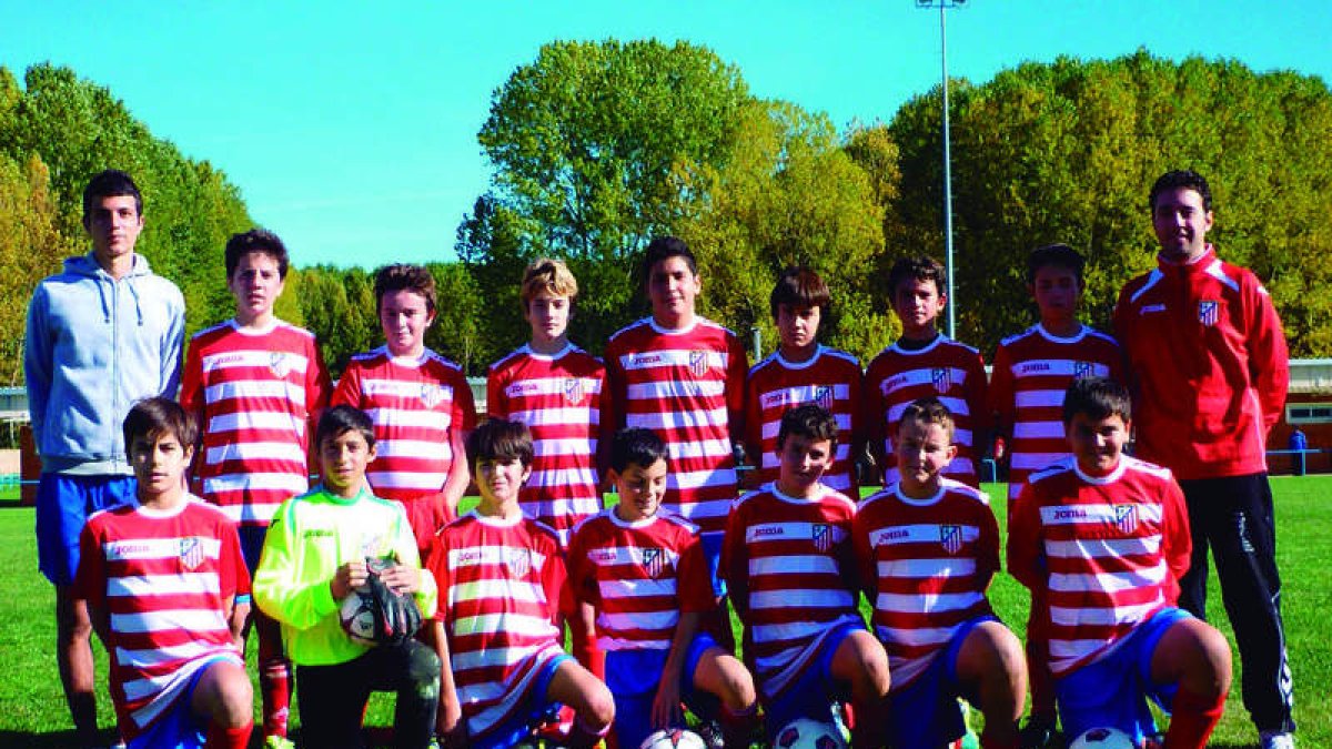 Formación del equipo del Atlético Reino de León que milita en la 2.ª División Provincial Infantil.