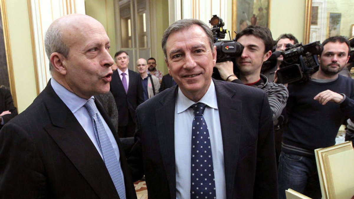 El ministro Wert y el consejero Juan José Mateos, en una reunión reciente