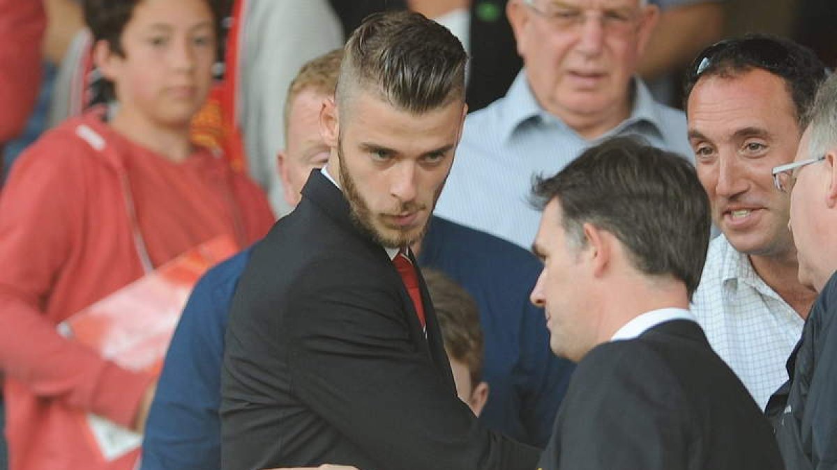 De Gea, en la grada de Old Trafford frente al Tottenham.