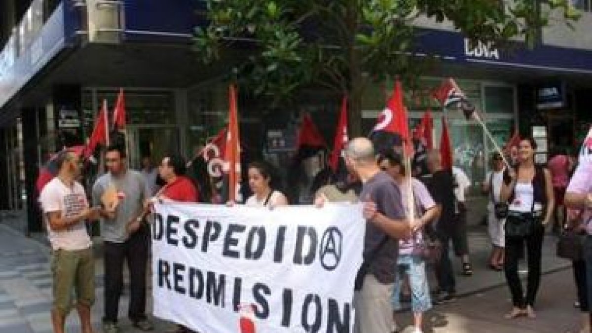 La protesta tuvo lugar ante la oficina del BBVA.